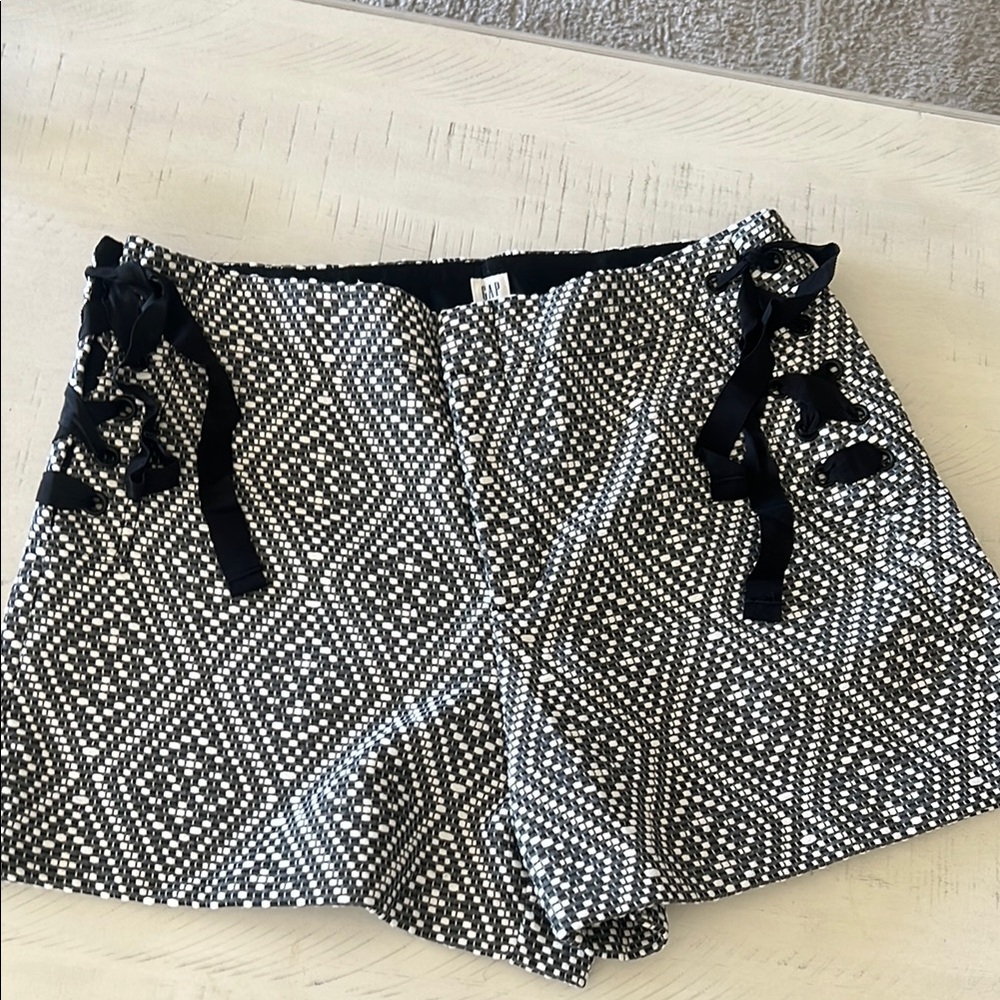 GAP Black and White High Waist Shorts